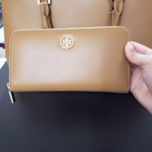 Tory Burch zip wallet